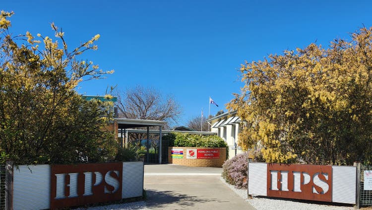 Logo of Howlong Public School